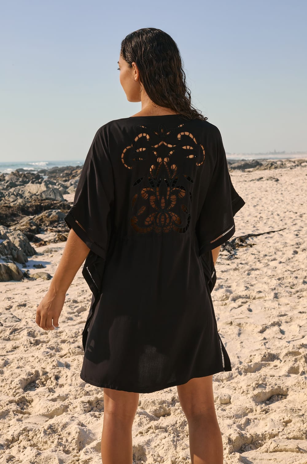 Kimono avec broderie;${refinementColor}