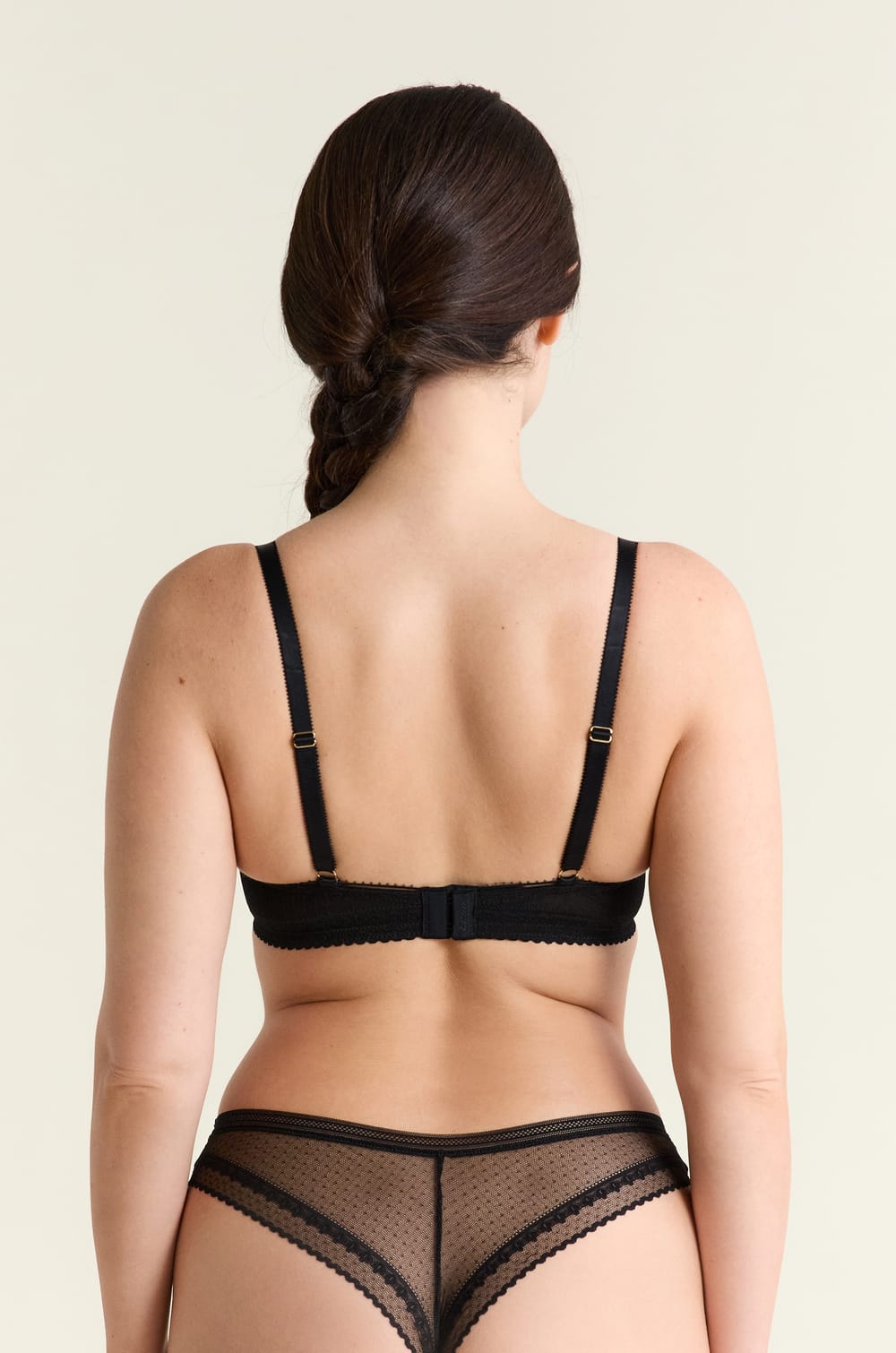 Soutien-gorge N.4 - Le coques fines en microfibre avec d&eacute;tails dentelle;${refinementColor}