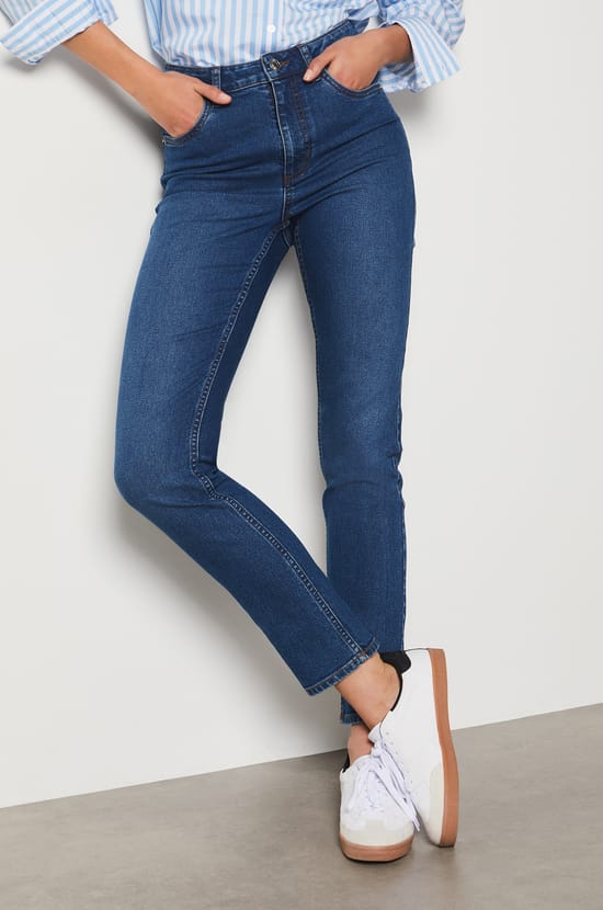Jean coupe slim;${refinementColor}