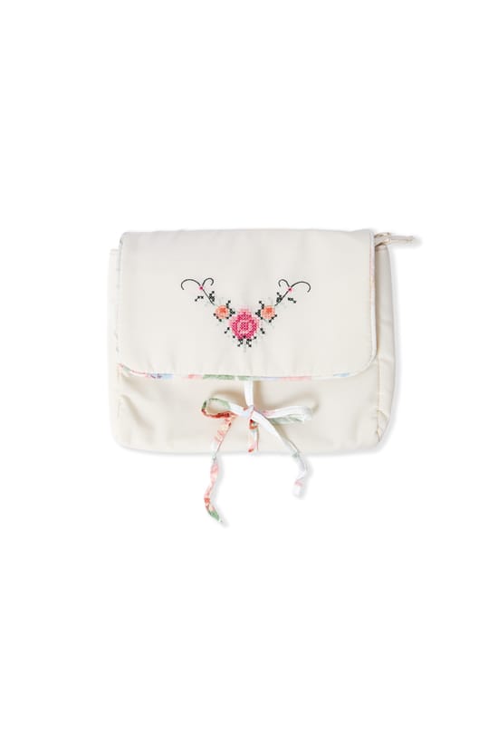 Trousse matelass&eacute;e;${refinementColor}