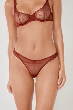 Tanga avec détails irisés;${refinementColor}