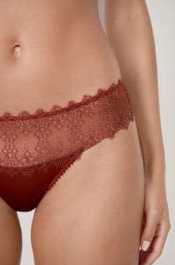 Shorty avec dentelle;${refinementColor}