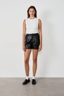 T-shirt sans manches;${refinementColor}