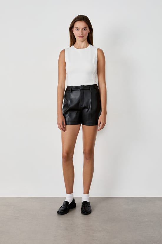 Sleeveless T-shirt;${refinementColor}