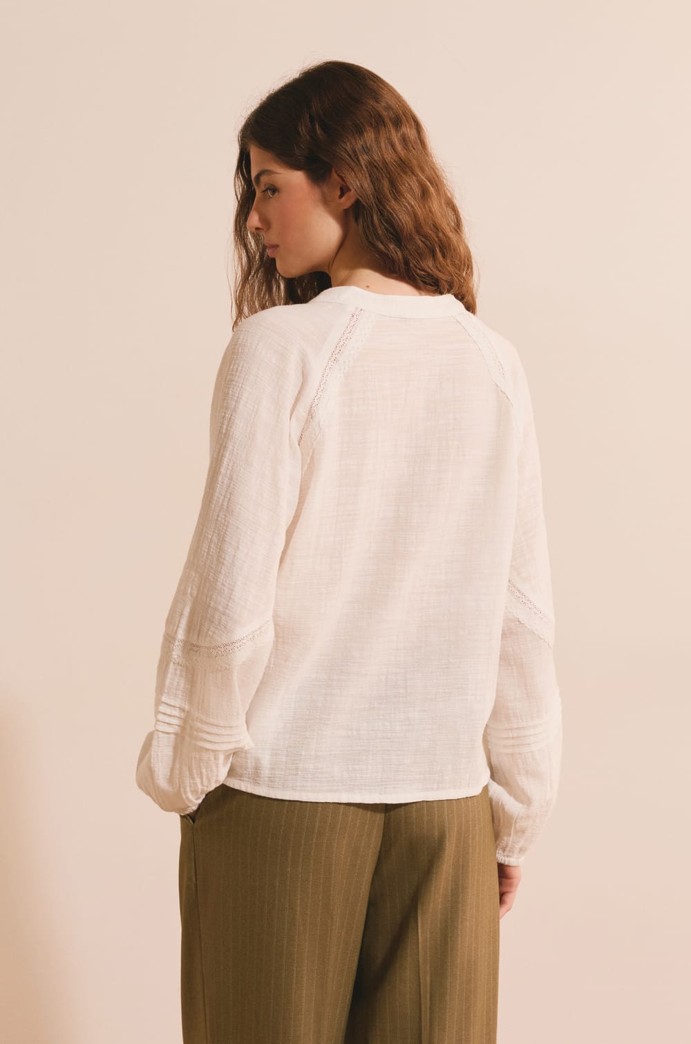 Blouse col V en coton;${refinementColor}