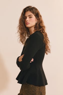 Pull manches longues &agrave; volants;${refinementColor}