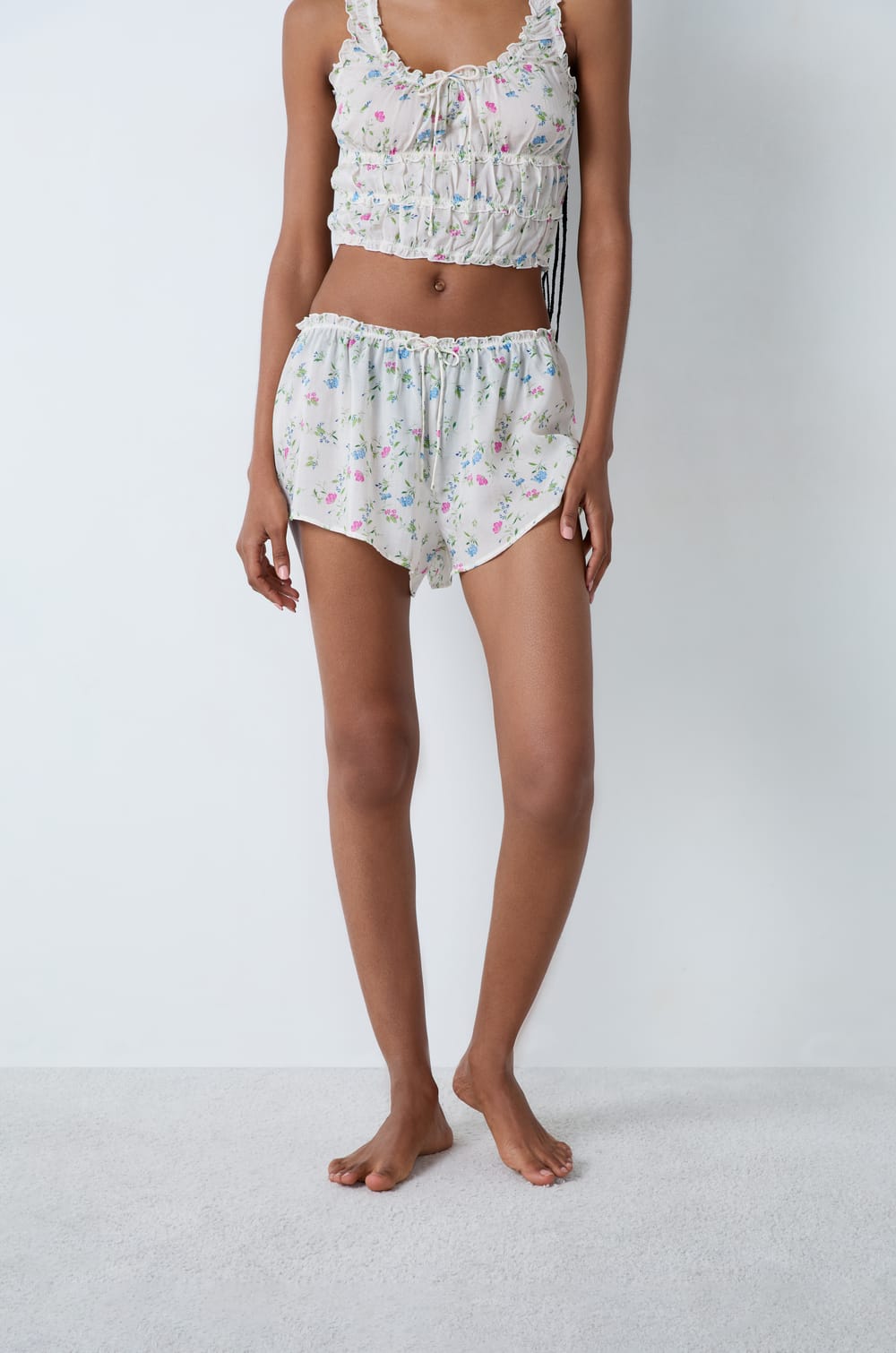Floral print satin pyjama shorts;${refinementColor}