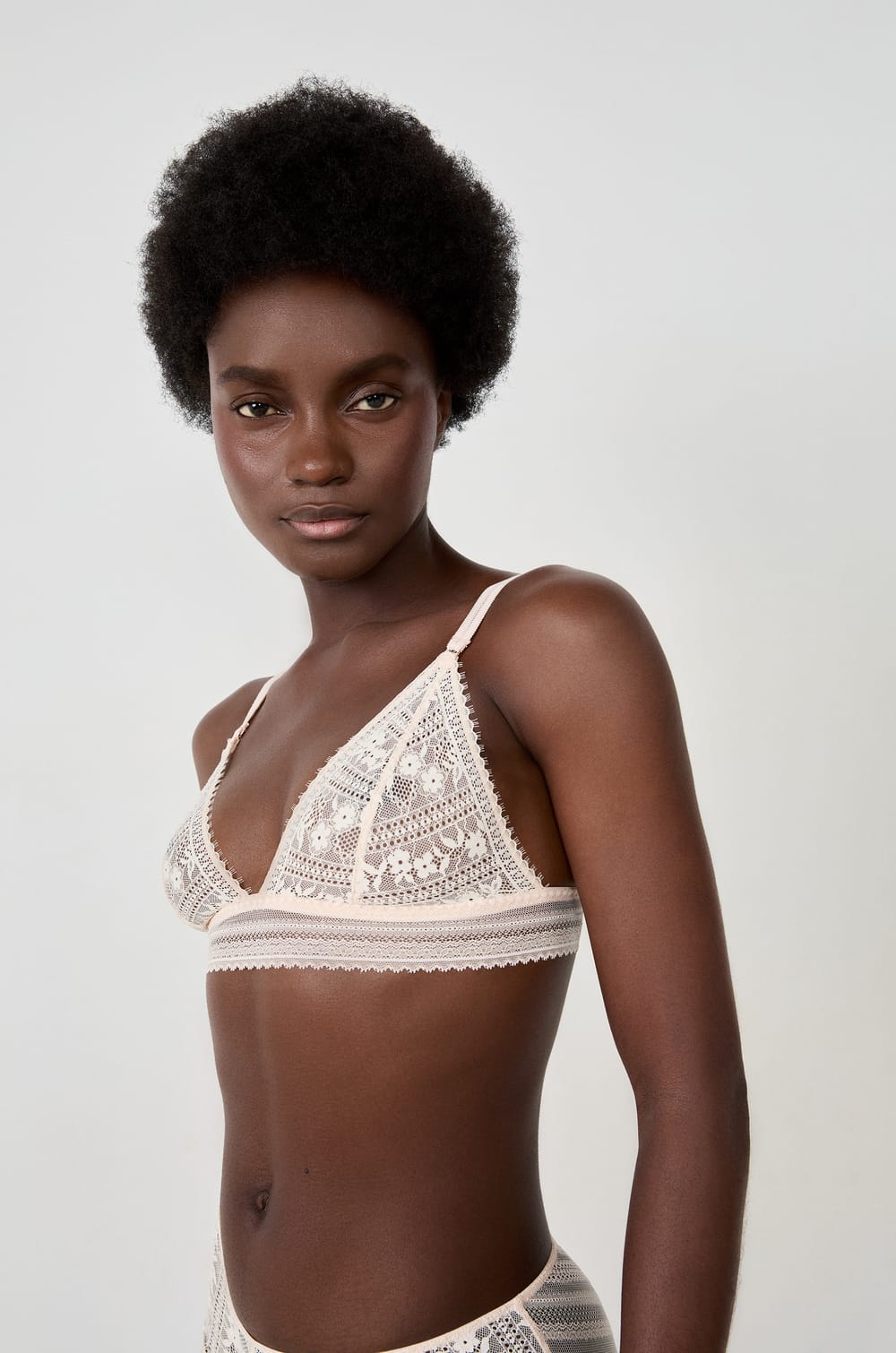 Wireless Lace Triangle Bra;${refinementColor}