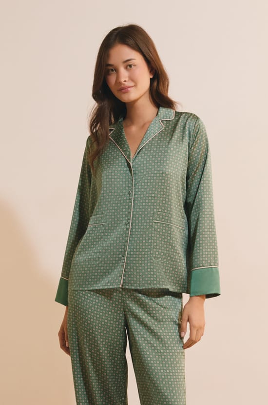 Chemise de pyjama satin&eacute;e &agrave; motifs;${refinementColor}