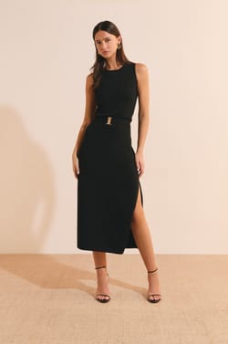 Robe longue ceintur&eacute;e avec fente sur le c&ocirc;t&eacute;;${refinementColor}