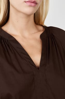 Blouse col V;${refinementColor}