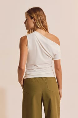 Top &agrave; encolure asym&eacute;trique drap&eacute;e;${refinementColor}