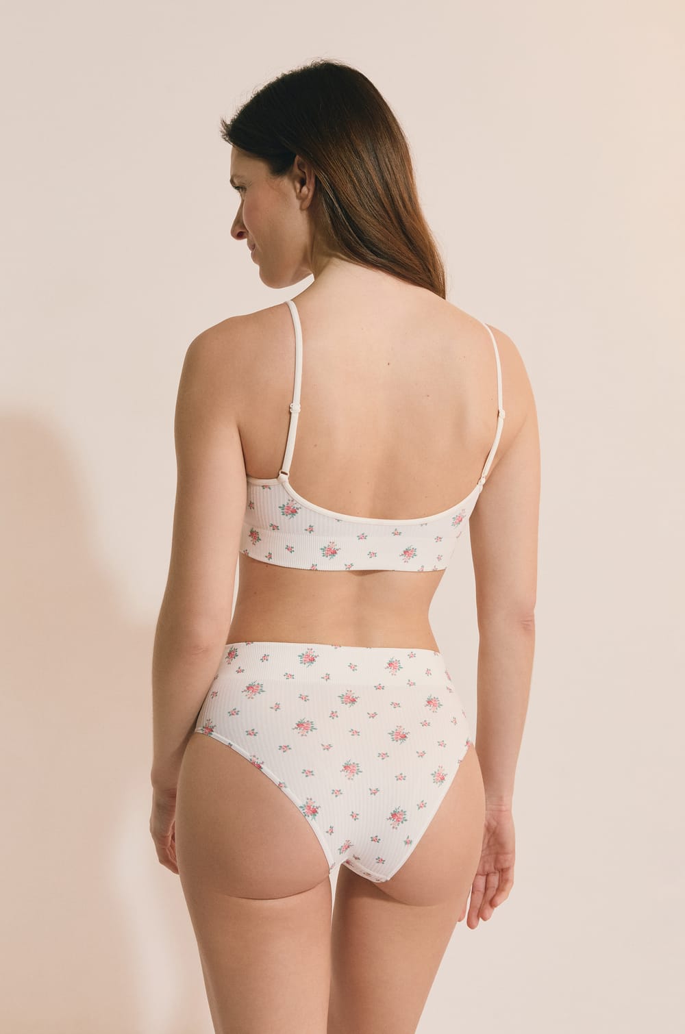 Soutien-gorge brassi&egrave;re col V;${refinementColor}