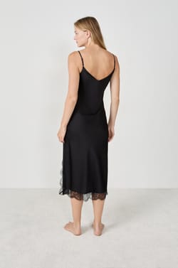 Satiniertes Négligé mit Spitzendetails;${refinementColor}