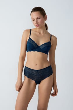 Lace Shorty;${refinementColor}