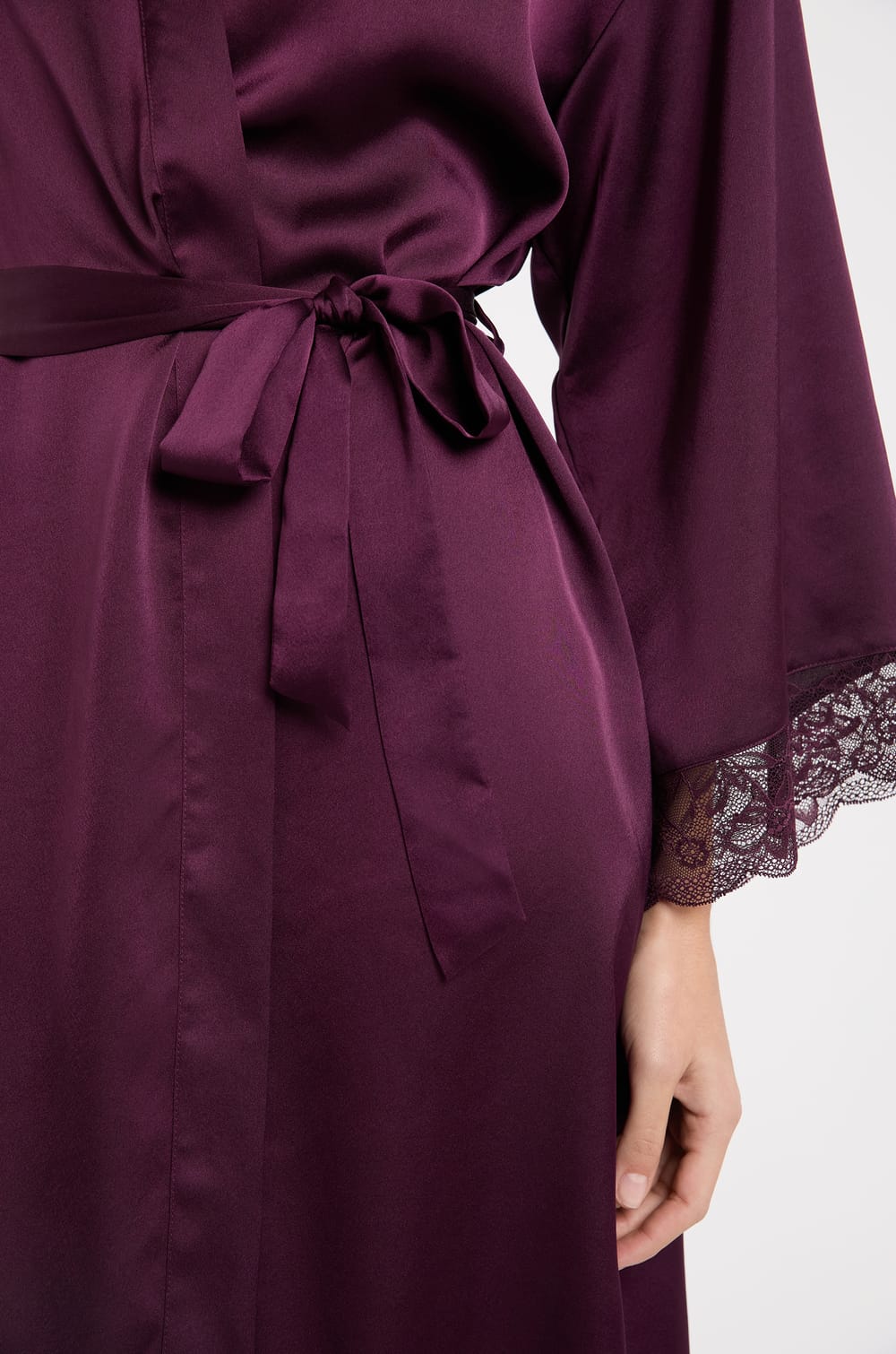 D&eacute;shabill&eacute; satin&eacute; d&eacute;tails dentelle;${refinementColor}