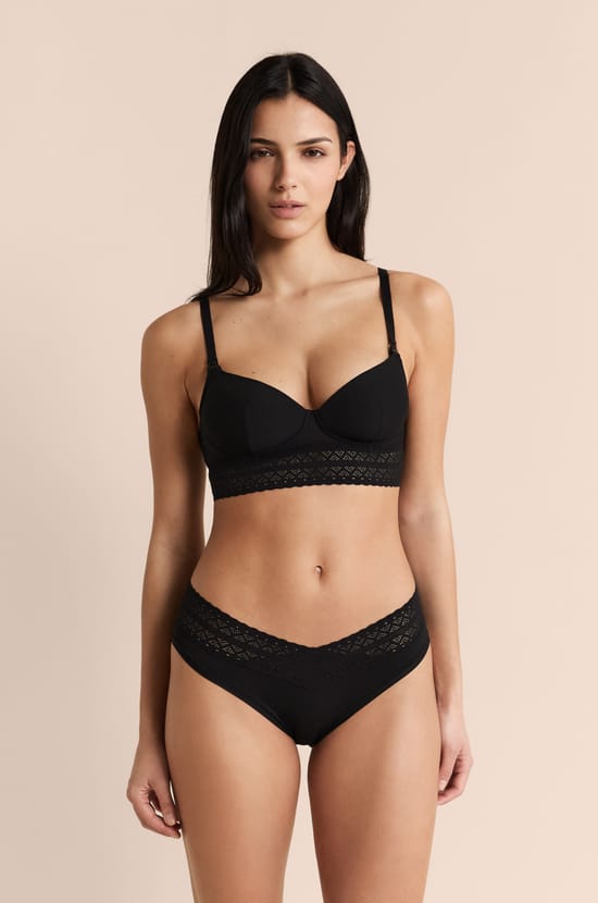 Maternity brief with lace details;${refinementColor}