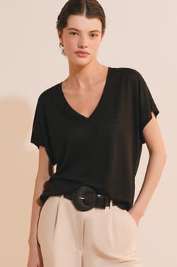 T-shirt manches courtes col V;${refinementColor}