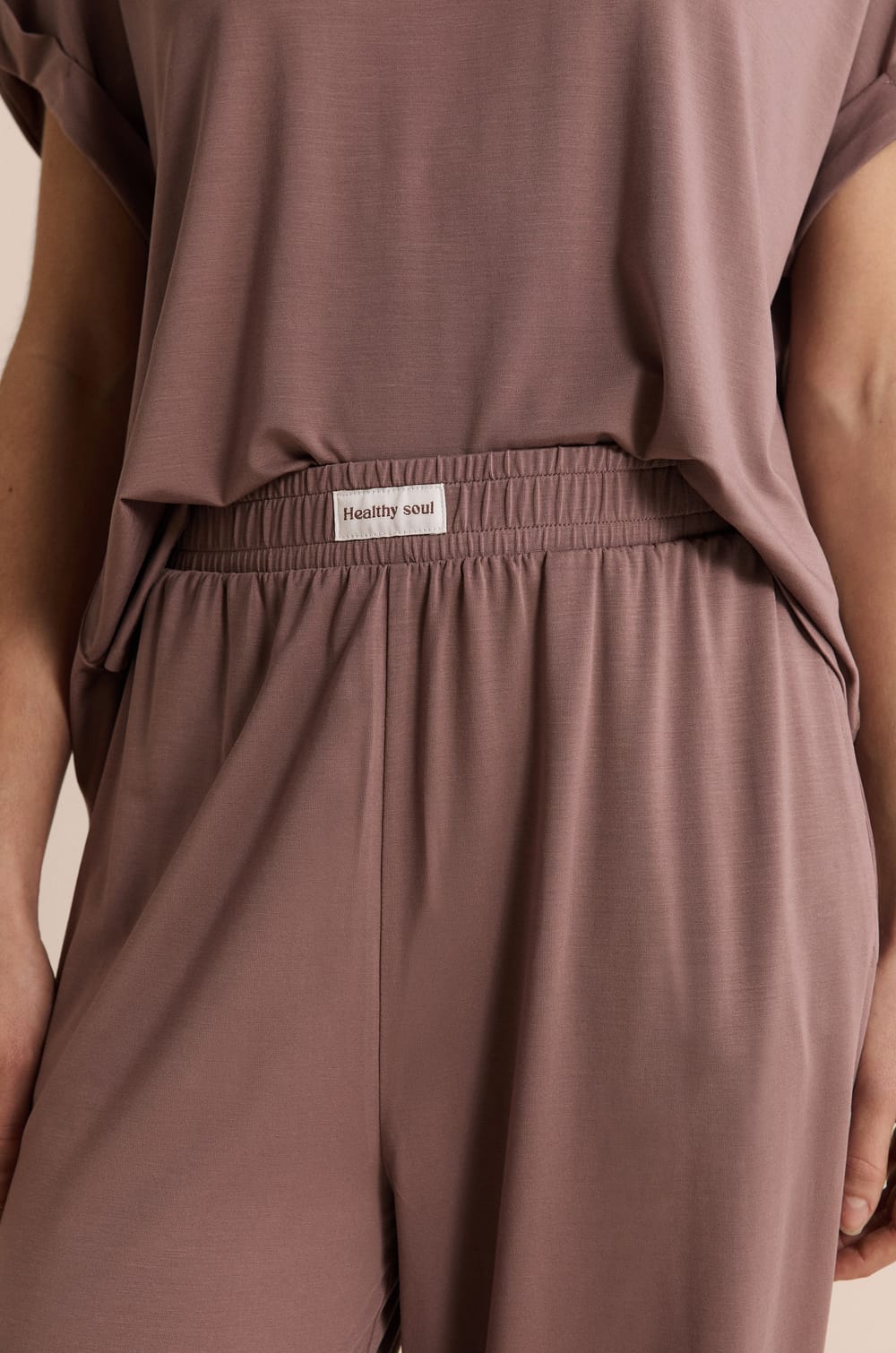 Pantalon de pyjama droit &eacute;lastiqu&eacute; r&eacute;alis&eacute; avec une fibre enrichie en Aloe Vera;${refinementColor}