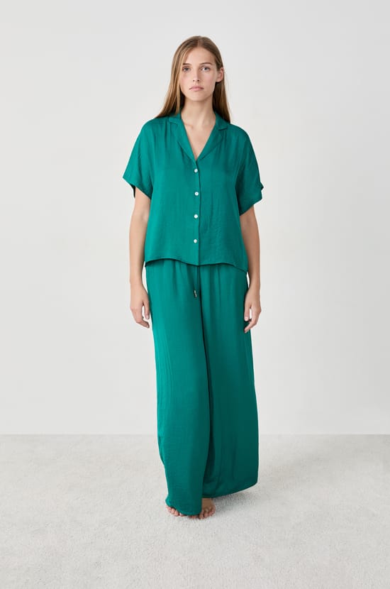 Short-sleeved Satin Shirt;${refinementColor}