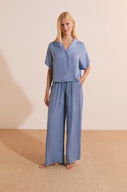 Chemise de pyjama manches courtes satin&eacute;e;${refinementColor}