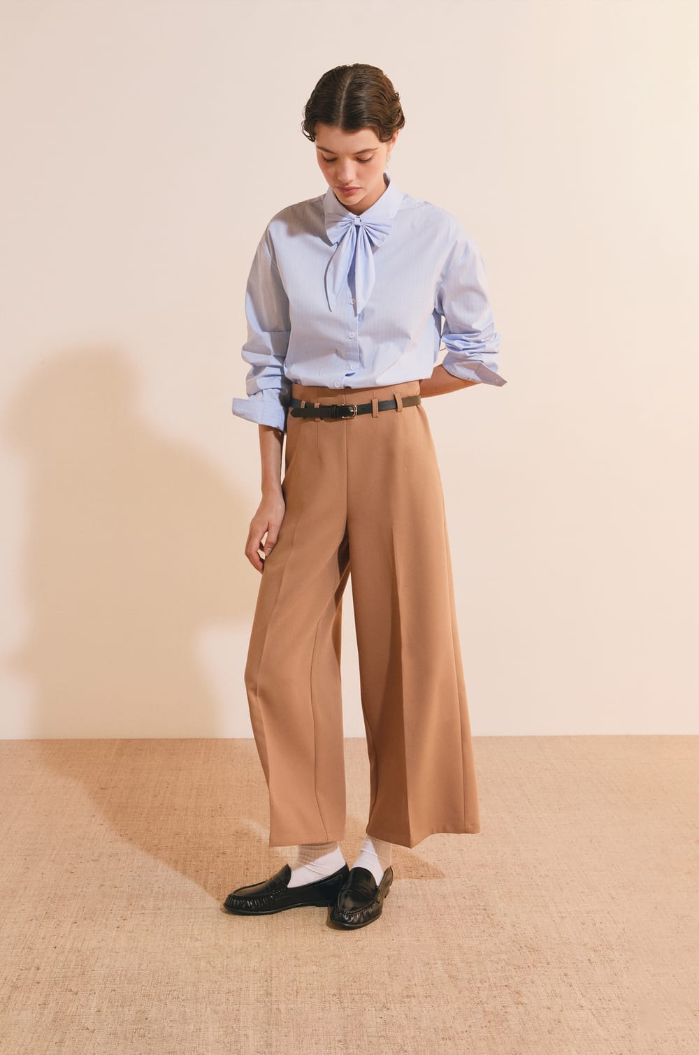 Pantalon cropped;${refinementColor}