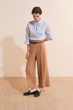 Pantalon cropped;${refinementColor}