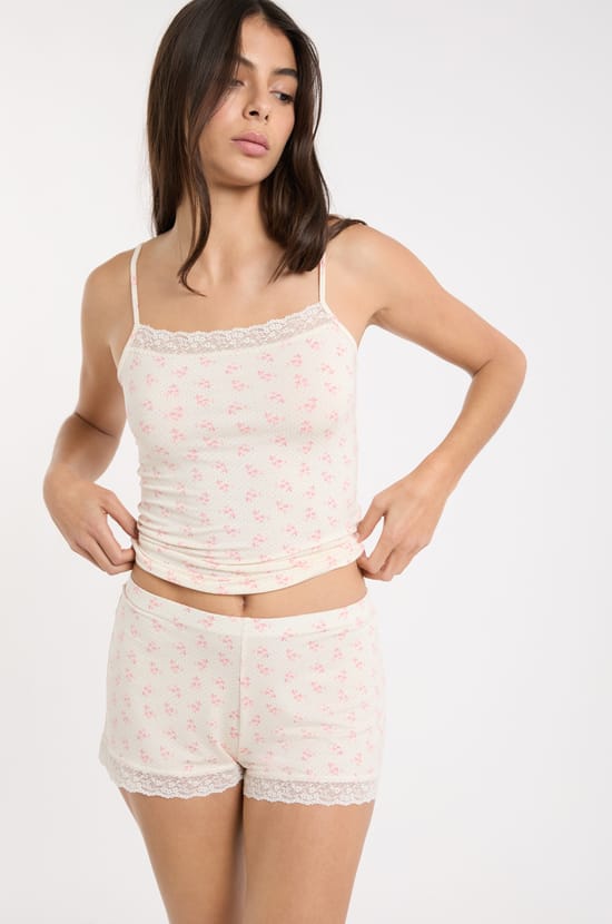 Short de pyjama avec d&eacute;tails dentelle;${refinementColor}