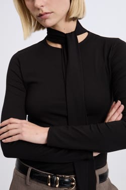 T-shirt manches longues à col à nouer avec coton;${refinementColor}