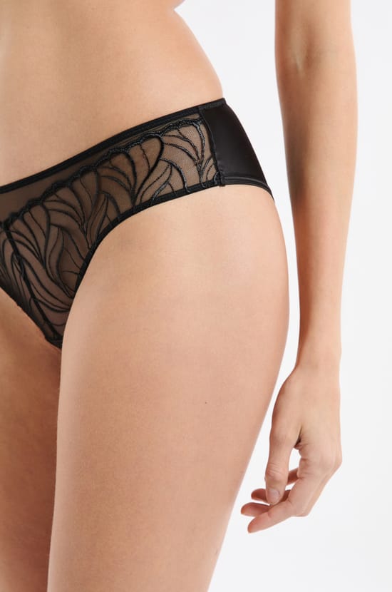 Hipster mit floraler Stickerei;${refinementColor}