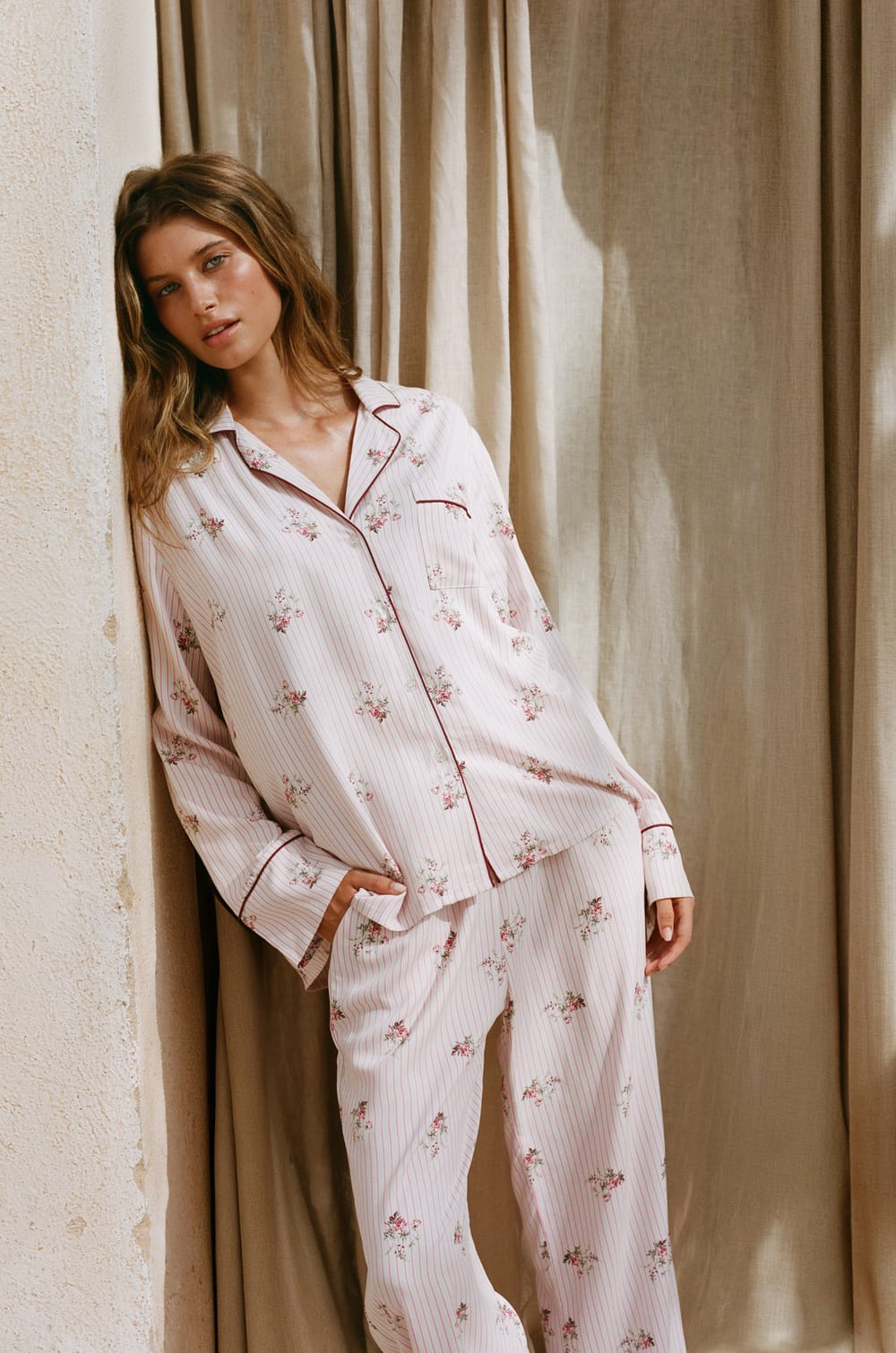 Chemise de pyjama &agrave; motif fleuri;${refinementColor}