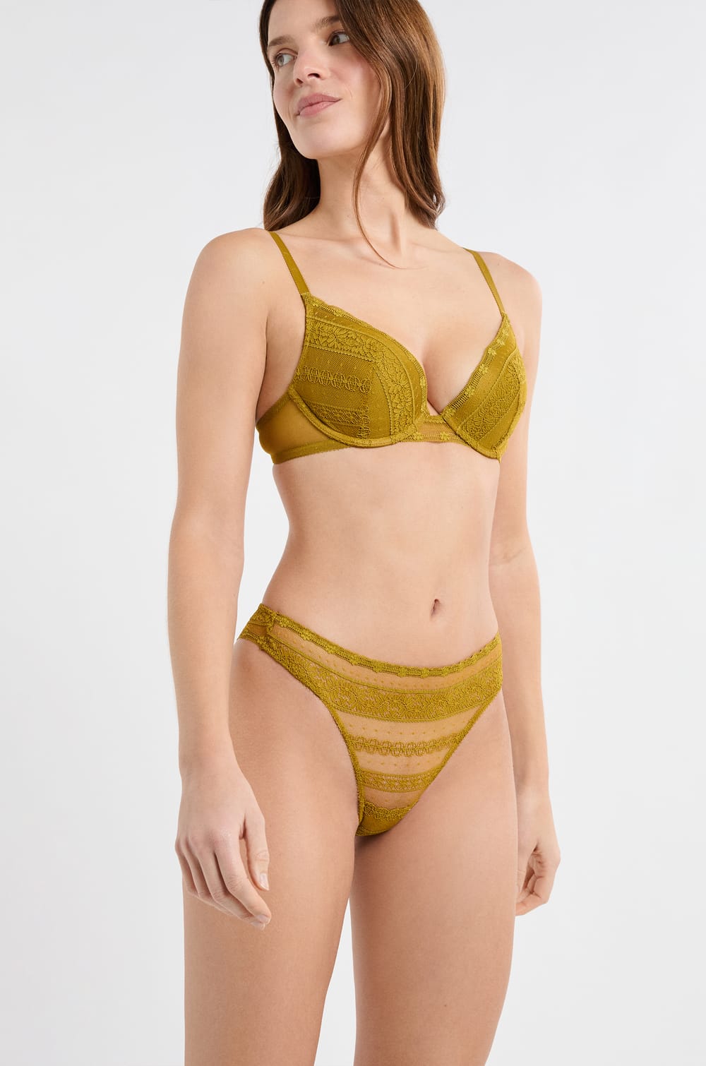 Tanga en dentelle;${refinementColor}