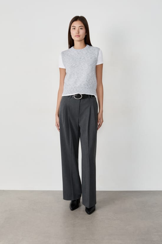 Sleeveless Round Neck Sweater;${refinementColor}