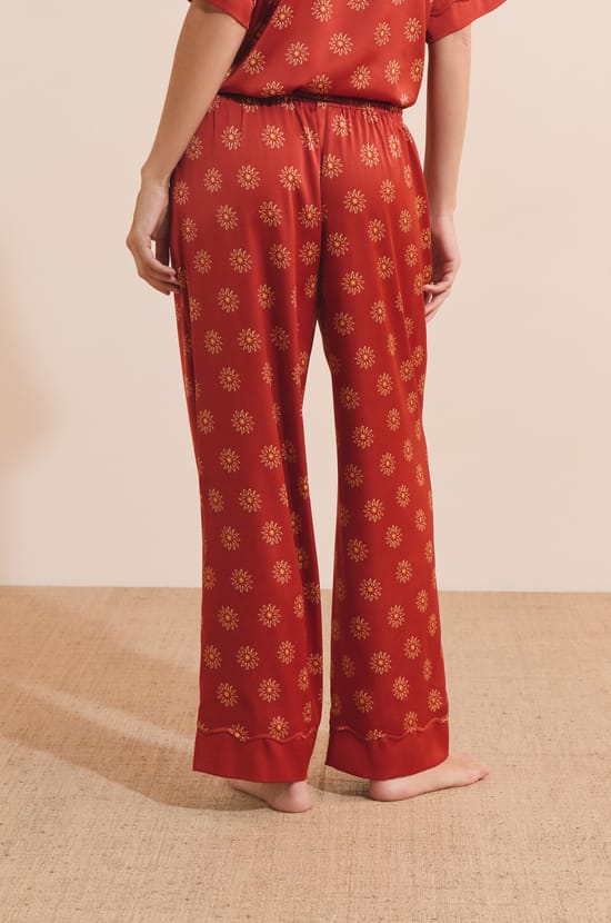 Pantalon de pyjama &agrave; motifs fleurs satin&eacute;;${refinementColor}