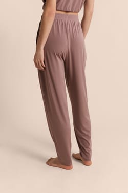 Pantalon de pyjama droit &eacute;lastiqu&eacute; r&eacute;alis&eacute; avec une fibre enrichie en Aloe Vera;${refinementColor}