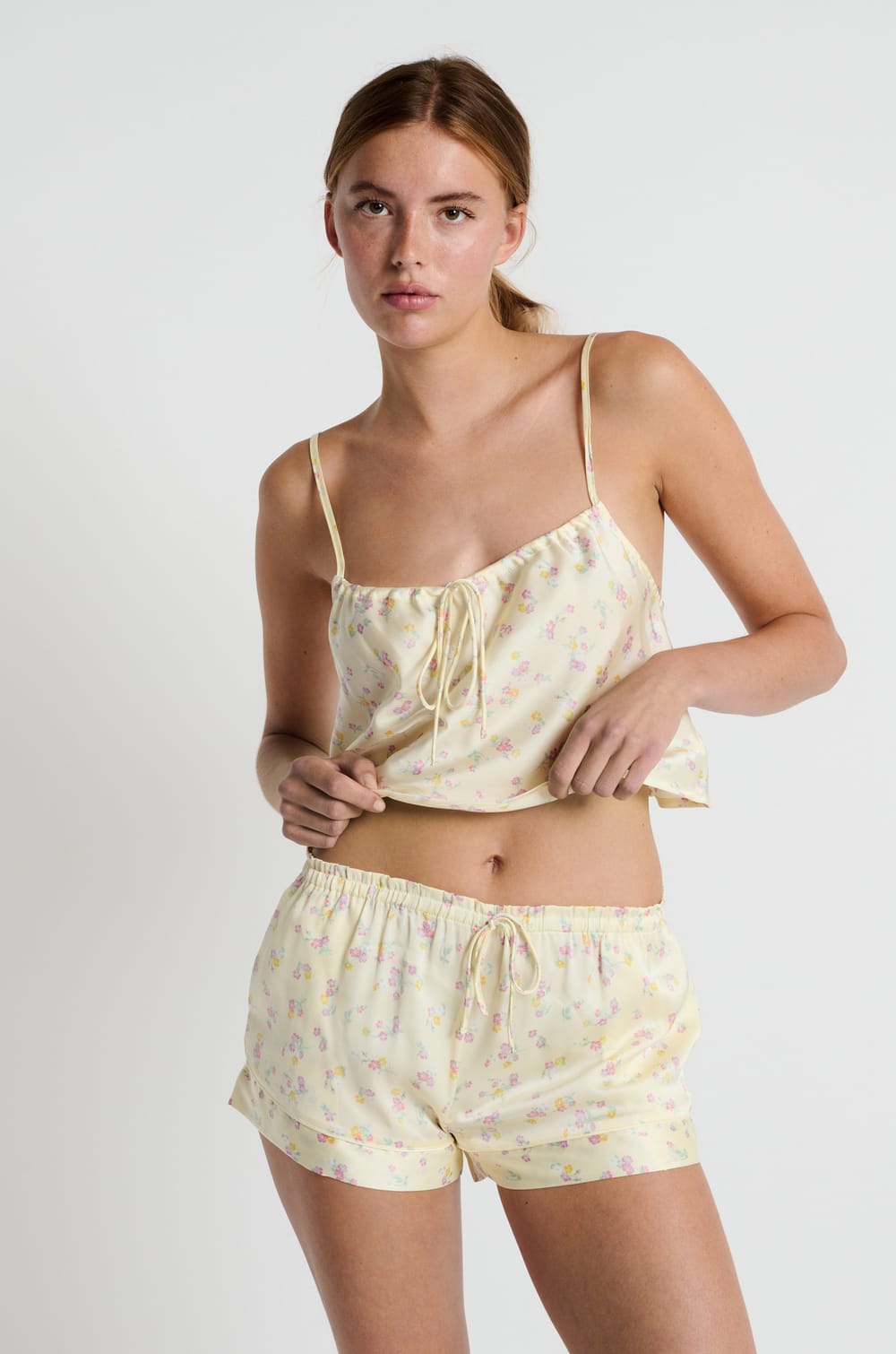 Short de pyjama imprimé à fleurs;${refinementColor}