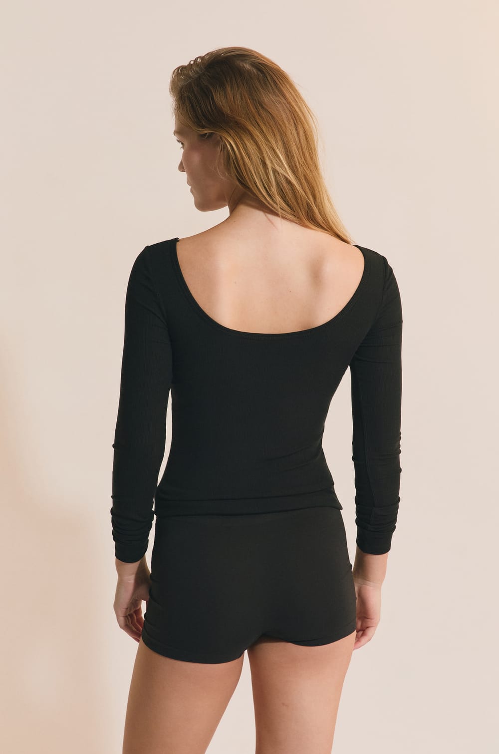 Long-sleeved round neck t-shirt with integrated bra;${refinementColor}