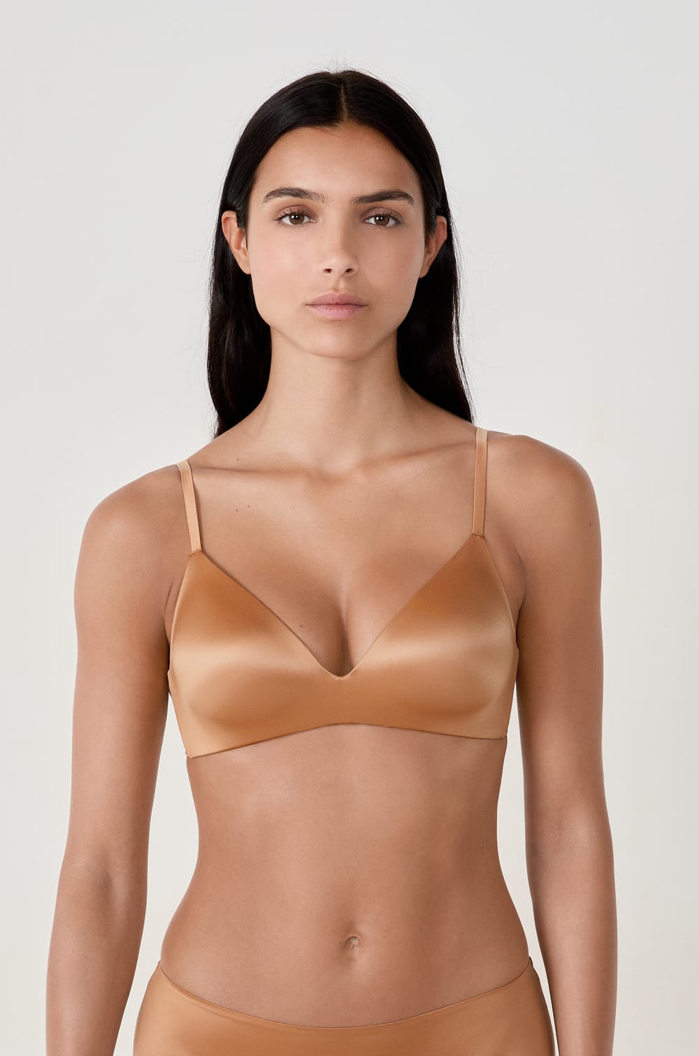 Bra triangular copas finas sin aros;${refinementColor}