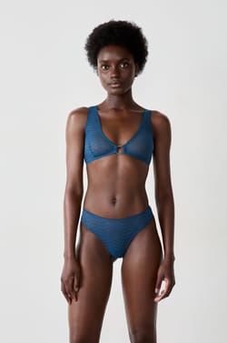 Tanga en dentelle;${refinementColor}