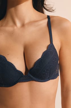 Soutien-gorge N.2 - Le push-up plongeant en dentelle;${refinementColor}