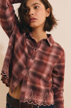 Chemise courte &agrave; carreaux avec broderies;${refinementColor}