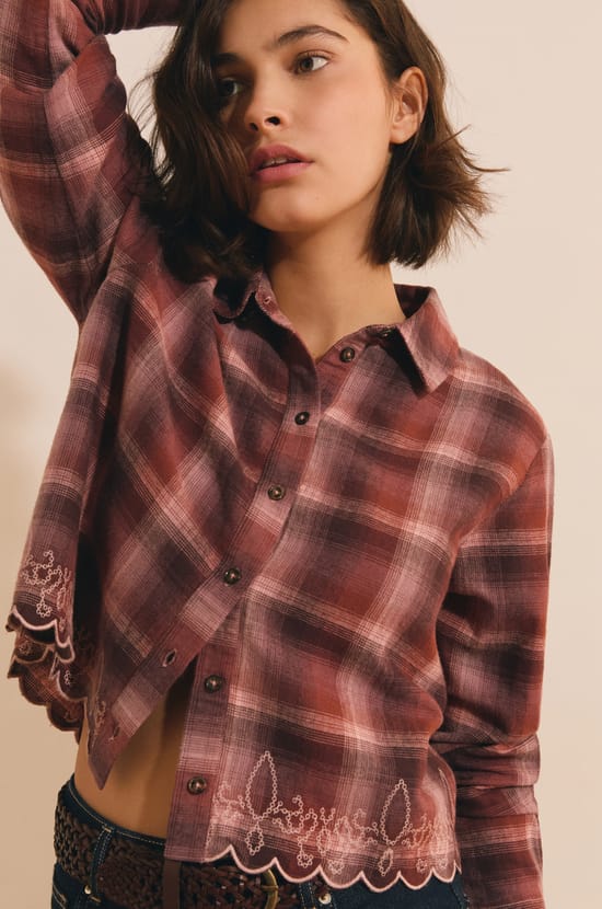 Chemise courte &agrave; carreaux avec broderies;${refinementColor}