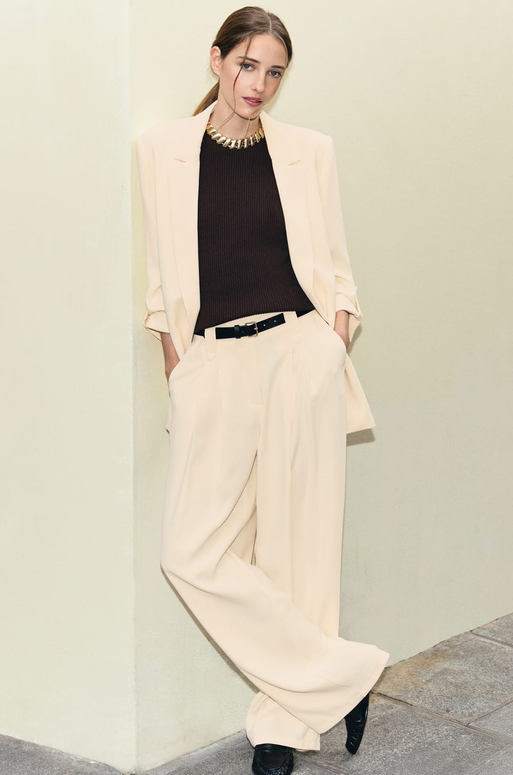 Chaqueta blazer fluida;${refinementColor}