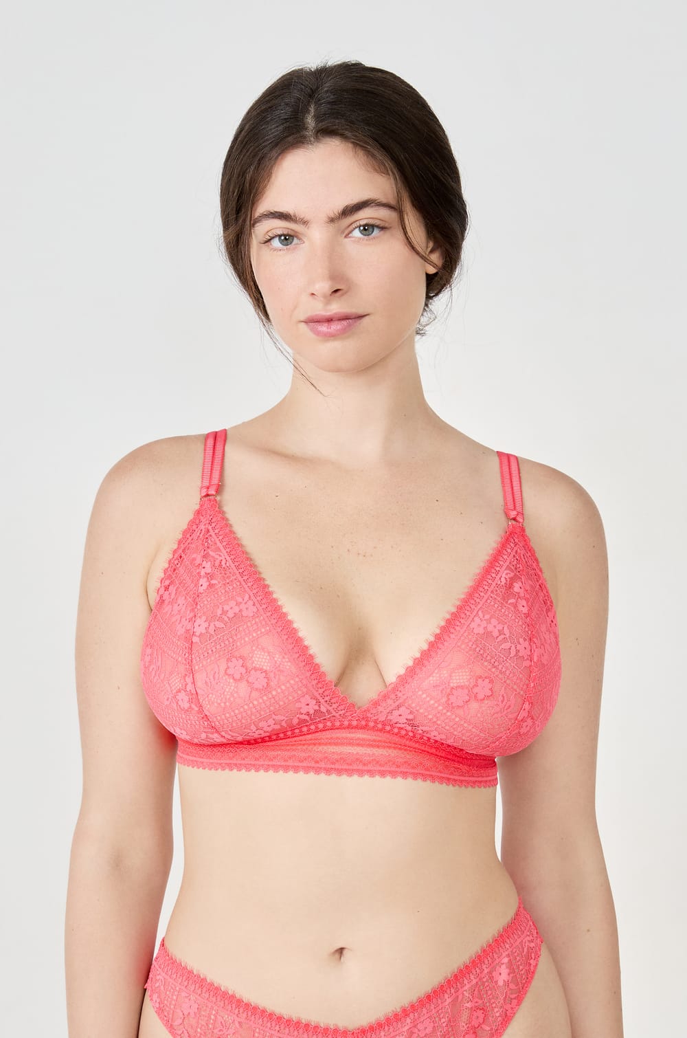 Wireless Lace Triangle Bra;${refinementColor}