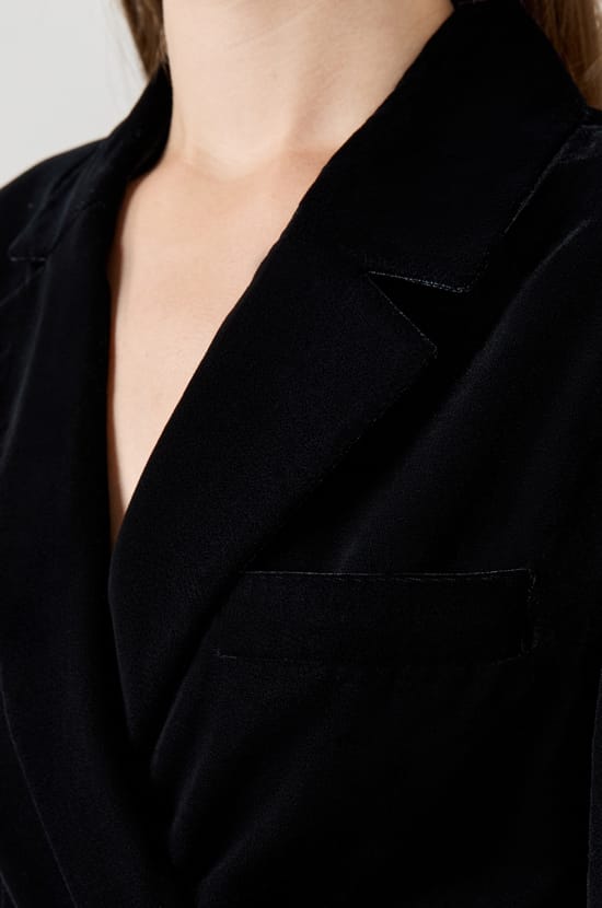 Blazer &agrave; nouer en velours;${refinementColor}