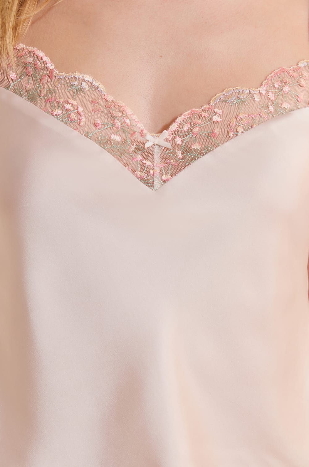 Top de pijama de raso;${refinementColor}