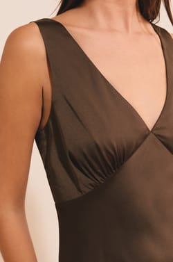 Robe longue satin&eacute;e;${refinementColor}