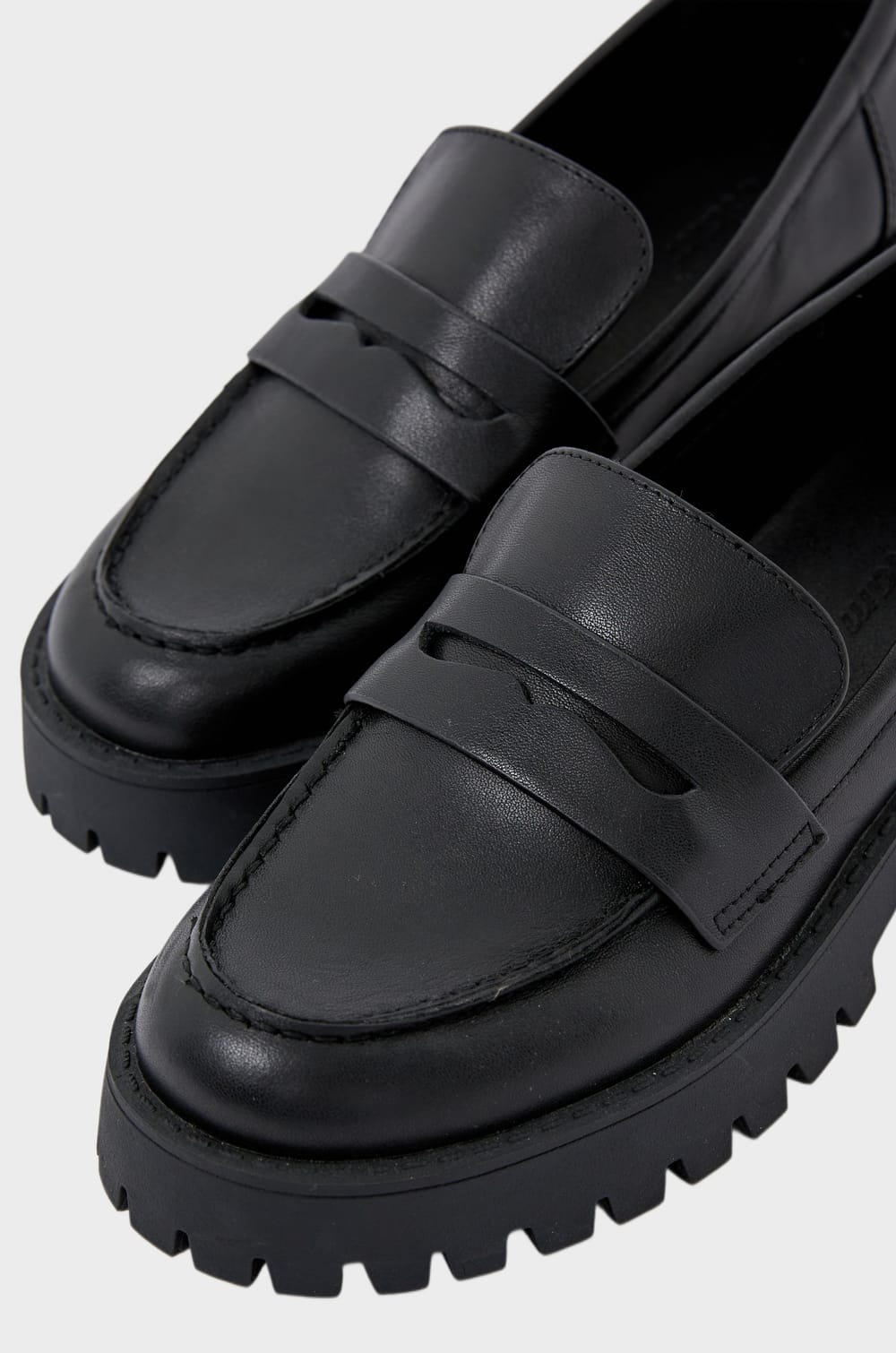 Mocassins en cuir;${refinementColor}