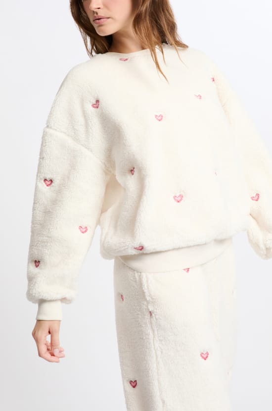 Sweatshirt à motifs coeurs effet polaire;${refinementColor}