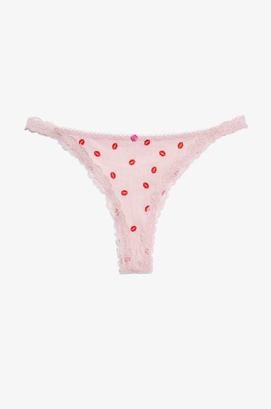 Tanga imprimé détails dentelle;${refinementColor}